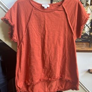 Umgee Boutique Top. Frayed sleeve and hem. Size S EUC Really Cute